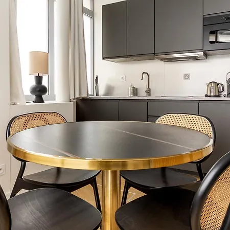 Lägenhet Lovely Close To Eiffel Tower