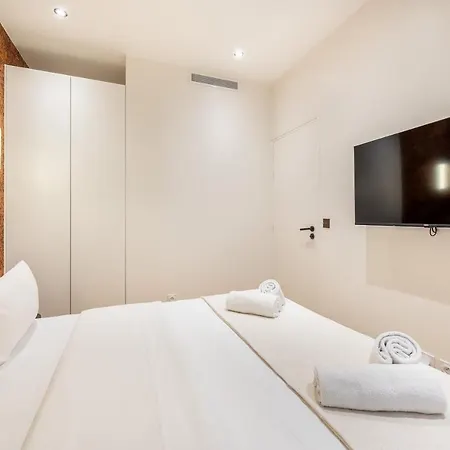 Lovely Close To Eiffel Tower Paris