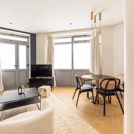 Lovely Close To Eiffel Tower Lägenhet *